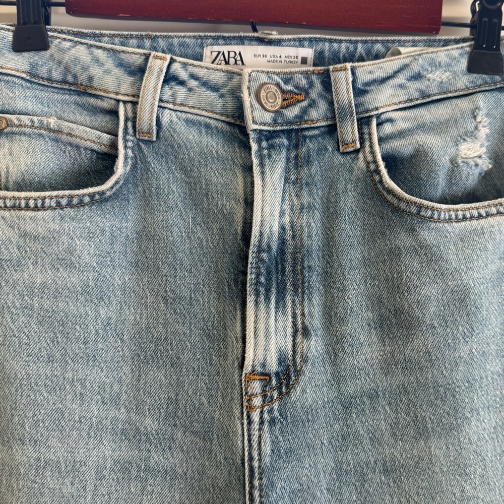ZARA High-Waisted Straight Leg Jeans – Light Wash size 4 - Picture 3 of 12